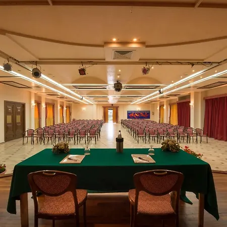 Th Cinisi - Florio Park 4* טראסיני