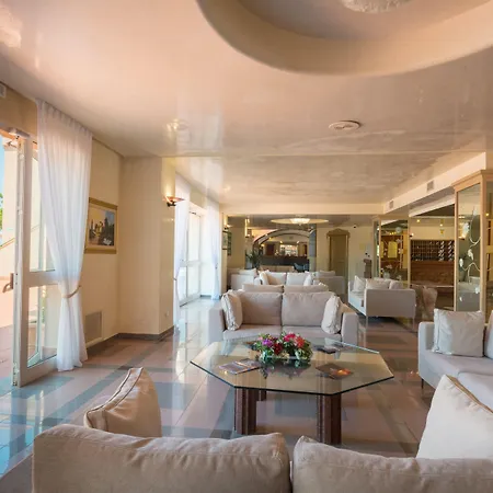 Th - Florio Park 酒店 奇尼斯