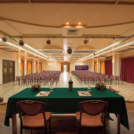 Th - Florio Park 酒店 奇尼斯